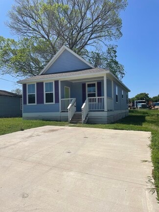 Building Photo - 801 Sabine St
