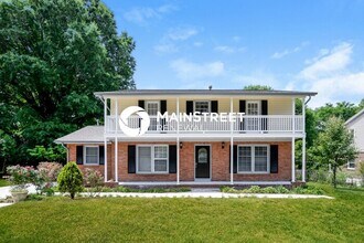 Building Photo - 5900 Charing Pl