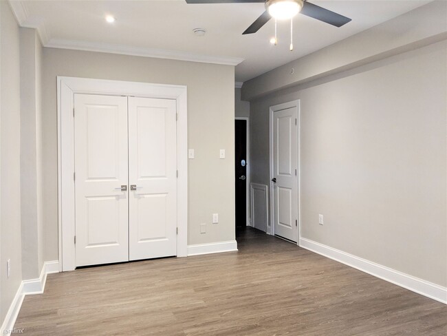 Building Photo - Studio, 1 bath Apartment - Surrey Hall G102
