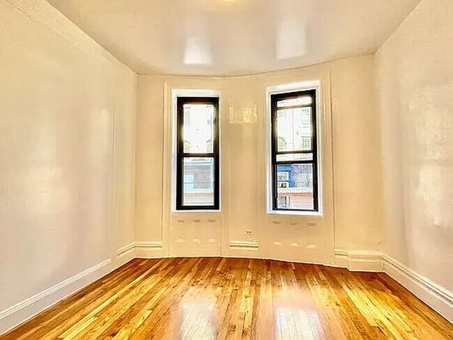 Building Photo - 322 West 11th Street