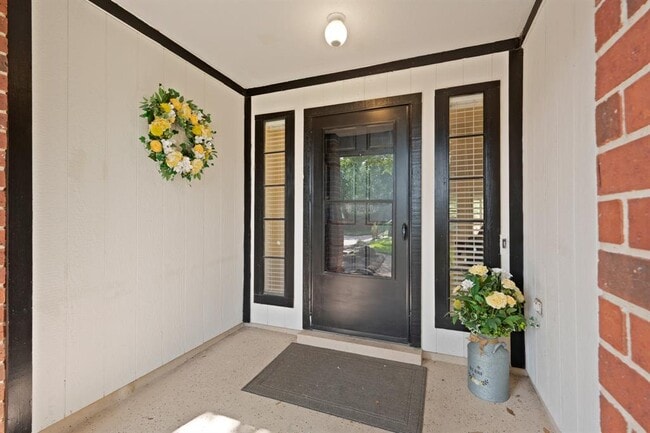 Building Photo - 2641 Village Way Dr.