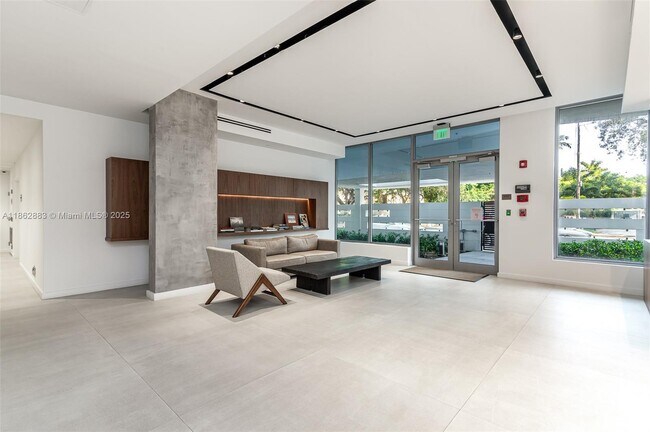 Building Photo - 13800 Highland Dr