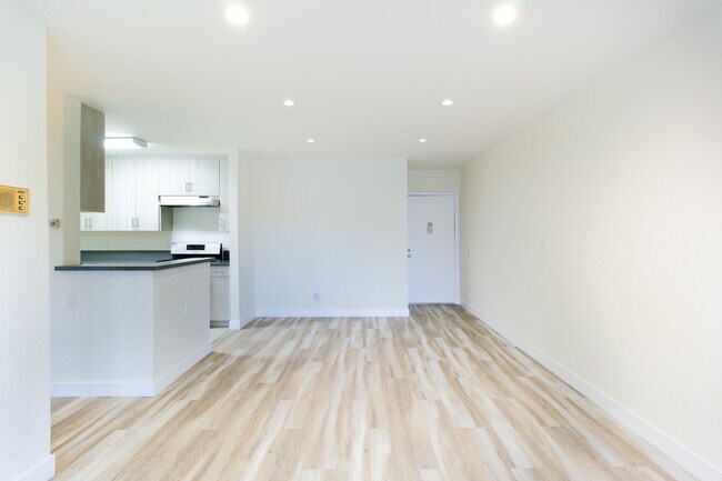 Foto del edificio - 17900 W Sherman Way