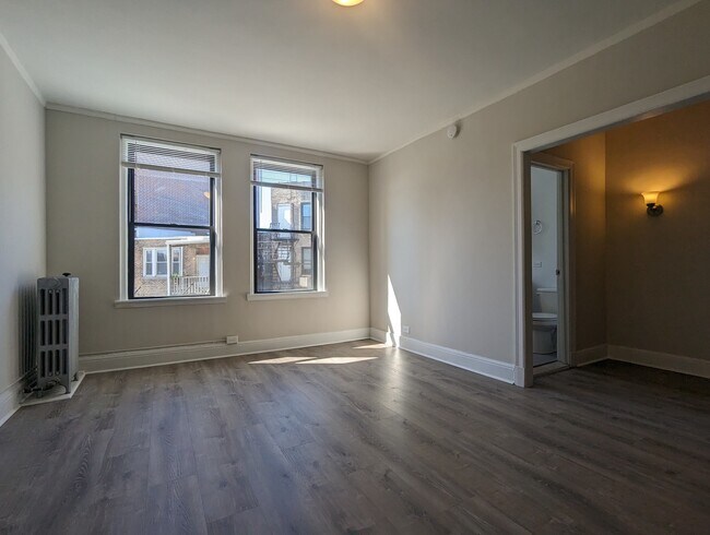 Foto del edificio - 3335 W Diversey Ave