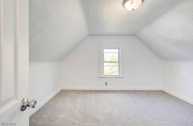 Building Photo - 15609 School Ave