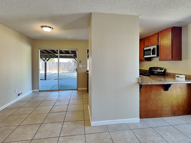 Building Photo - 38 Huntington Cir