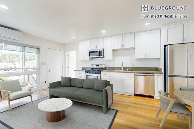 Foto del edificio - 7949 Romaine St