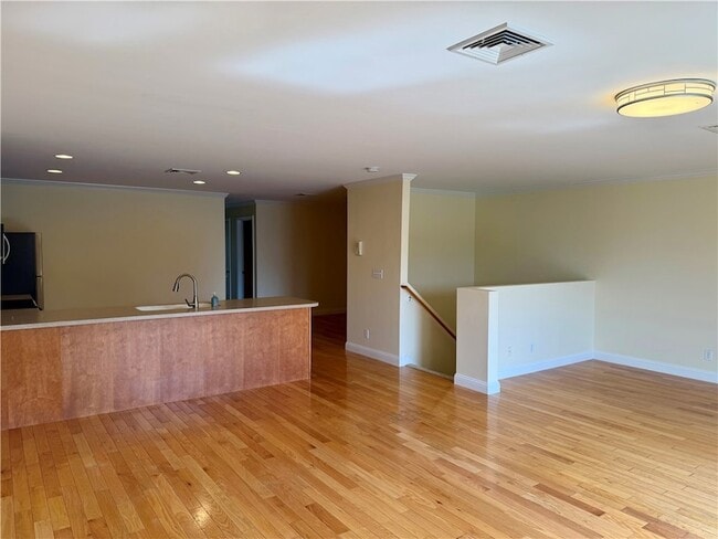 Building Photo - 679 Metacom Ave