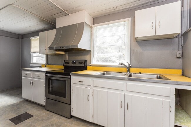 Building Photo - 938 Fort Wood St-4