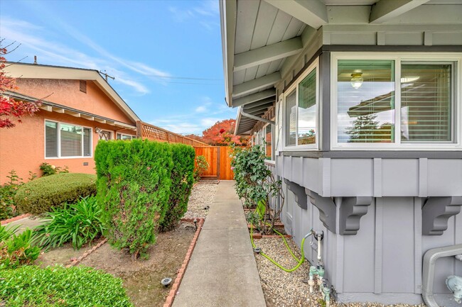 Foto del edificio - 2140-2142 Town and Country Ln
