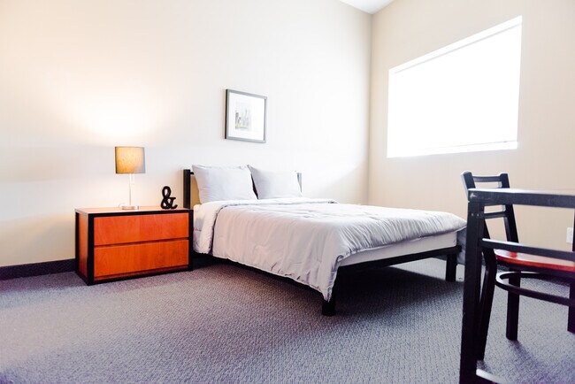 Photo du bâtiment - 185 King St N