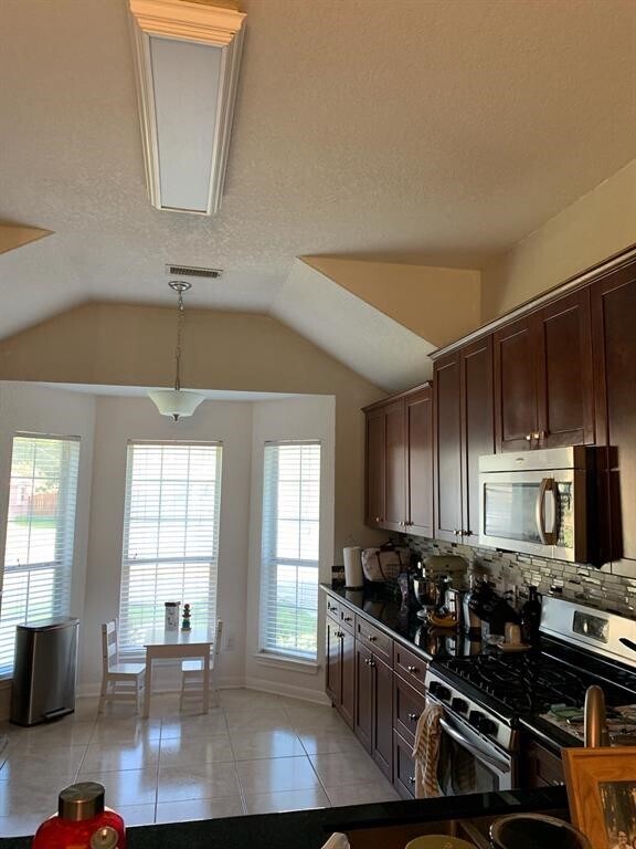 Foto del edificio - 254 Maple Ln