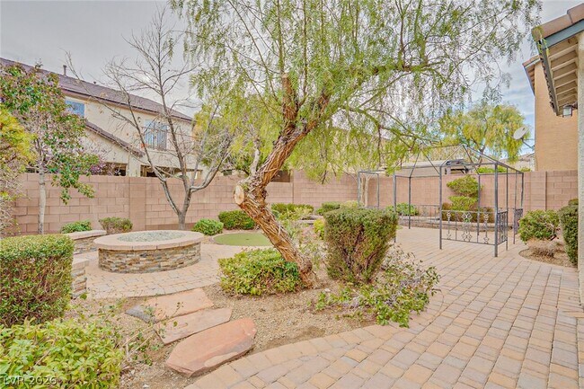 Foto del edificio - 10737 Drake Ridge Ave