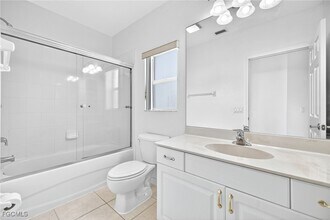 Building Photo - 2007 SW 43rd Terrace