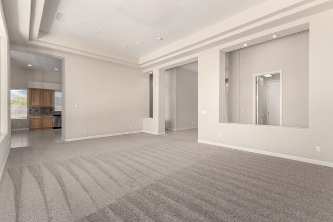 Building Photo - 3 BED 2.5 BATHROOM HOME W/ OFFICE/DEN 3 CA...