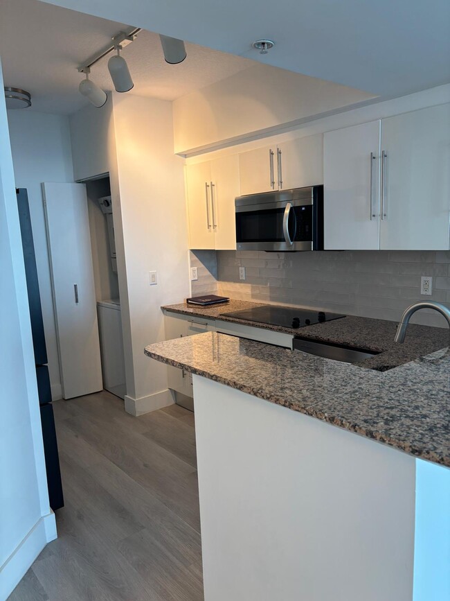 Building Photo - 950 Brickell Bay Dr