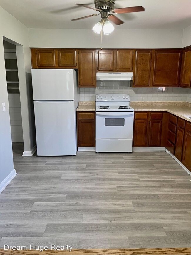 Building Photo - 3 br, 1 bath House - 705 LINDAIRE LN