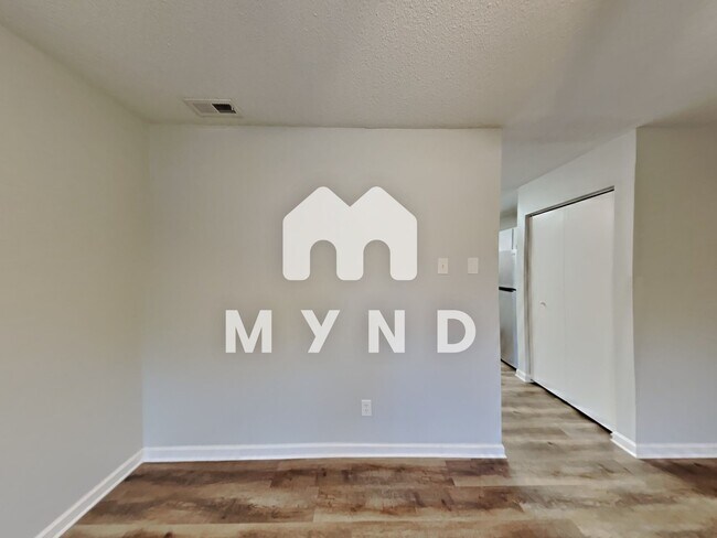 Building Photo - 102 Paddington Ct