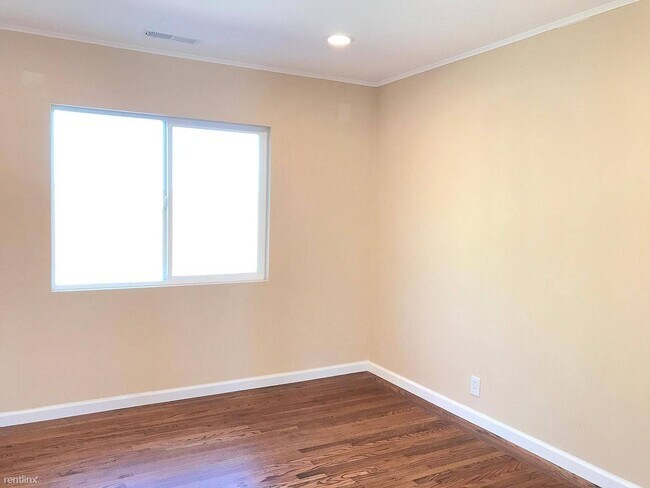 Building Photo - 1324 Camellia Dr