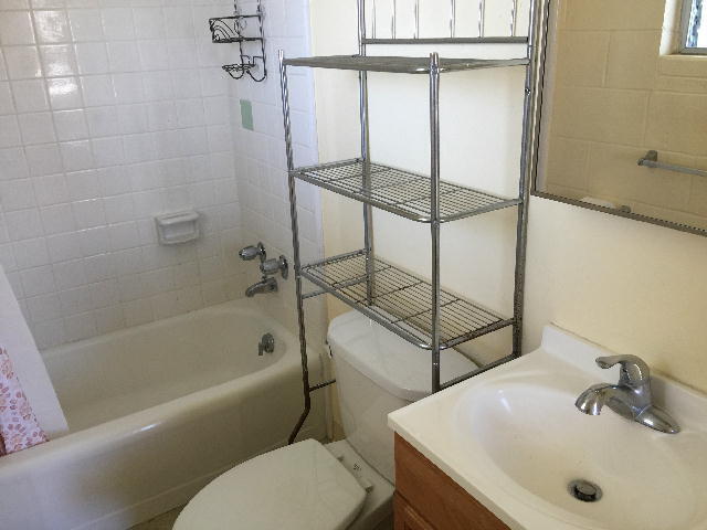 Building Photo - HALE UMI studio w/parking, washer, lanai