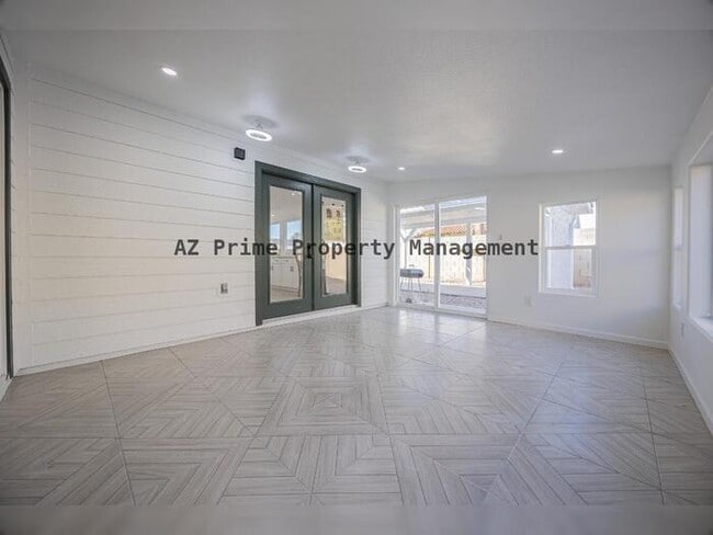 Building Photo - 5132 S Dorsey Ln