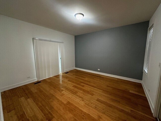 Foto del edificio - 147 N Menard Ave