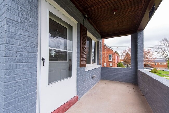 Building Photo - Western Hills- 4Bed/ 1 Bath