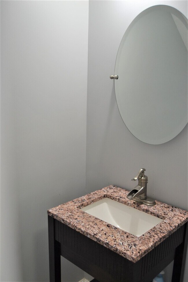 Foto del edificio - 715 Spalding Ct