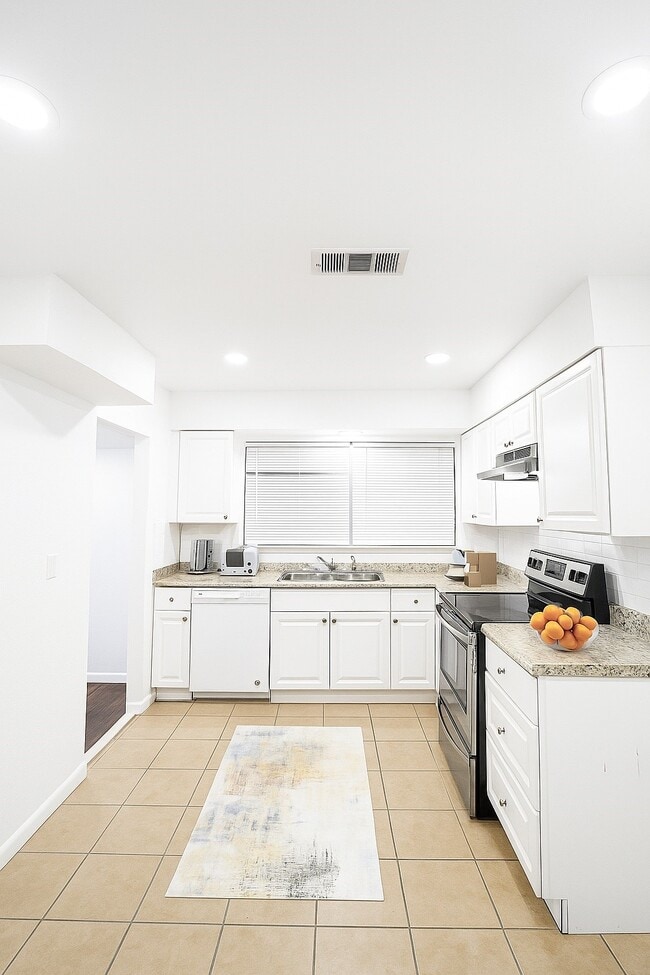 Building Photo - 9011 Parkette Dr