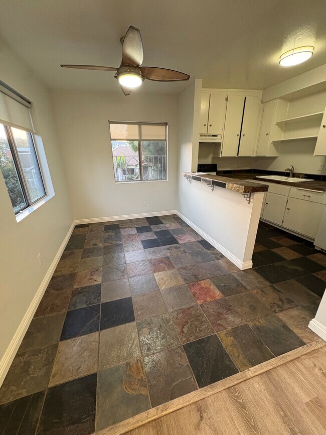 Zona de comedor - 3322 Helms Ave