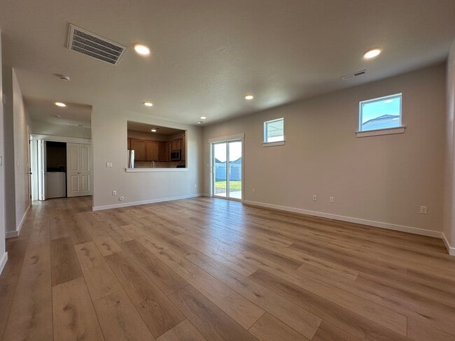 Foto del edificio - 3bed, 2bath 1,201sq.ft. 2car garage home in Shadow Glen Subdivision - Caldwell