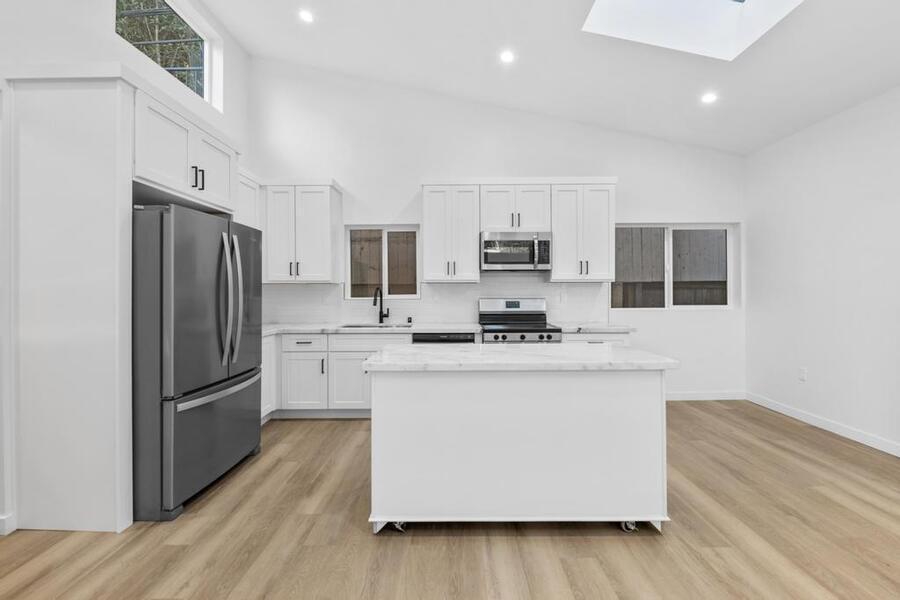 Foto principal - 739 N Formosa Ave