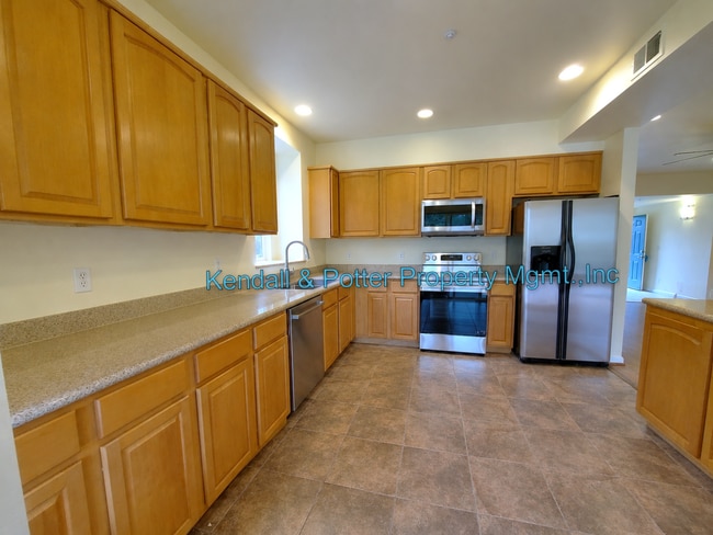 Building Photo - Spacious Ground-Floor 3BD/2BA Condo in Prime Scotts Valley Location