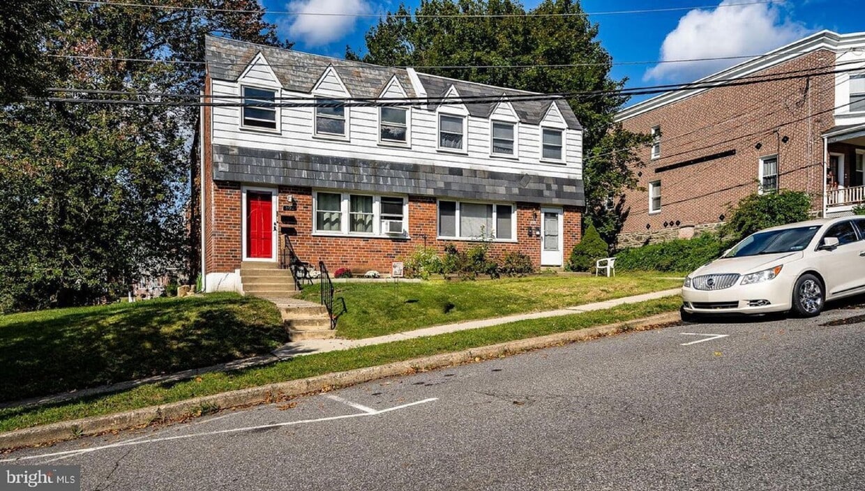 Foto principal - 302 S Lemon St