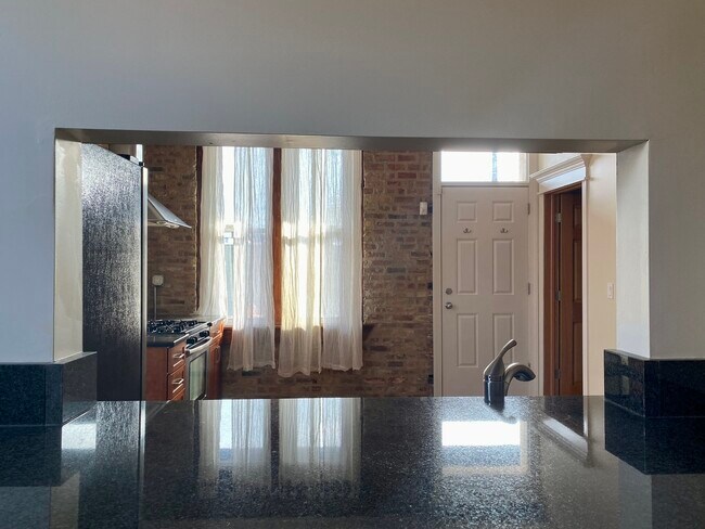 Foto del edificio - 2609 W Potomac Ave