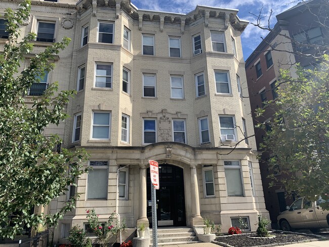 Foto del edificio - 463 Park Dr