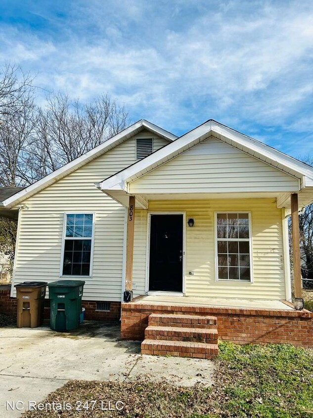 Primary Photo - 3 br, 1.5 bath House - 803 SEVIER ST