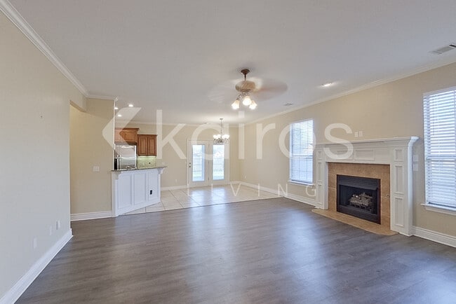 Building Photo - 812 SW 37th St