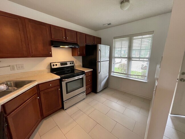 Building Photo - 6440 Coral Vine Way