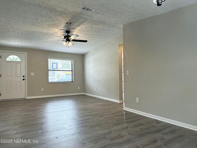 Foto del edificio - 10833 Liscard Rd S