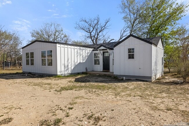 Photo - 362 Avenue J   Unit House