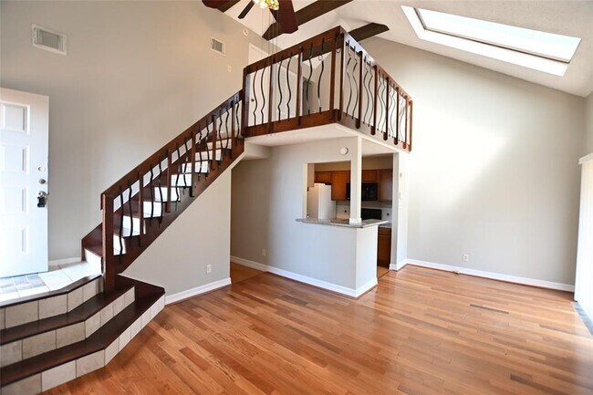 Foto del edificio - 8455 Sands Point Dr