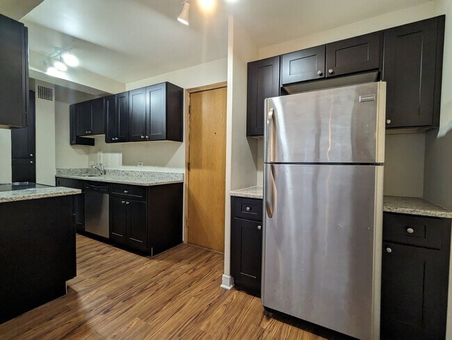 Foto del edificio - 4180 N Marine Dr