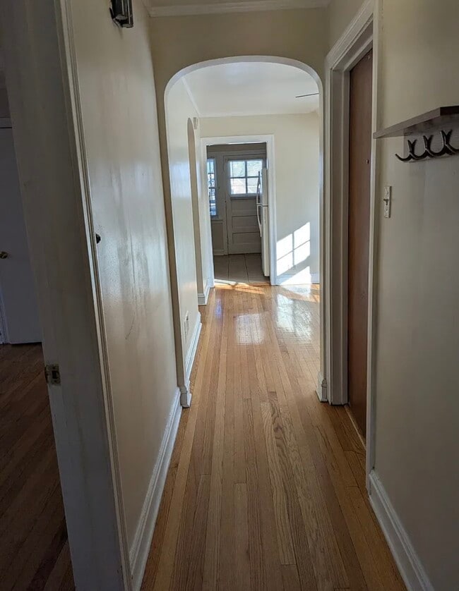 Building Photo - 10415 S Vernon Ave