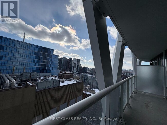 Building Photo - 230 Simcoe St