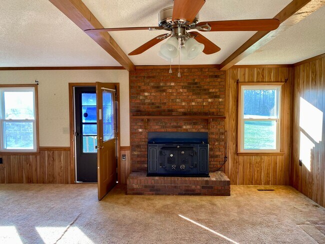 Building Photo - Brick Ranch Home