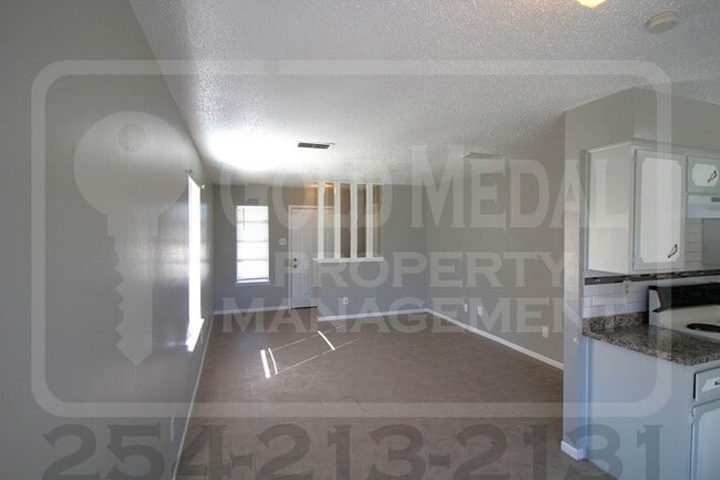 Foto del edificio - 2302 Hunt Dr