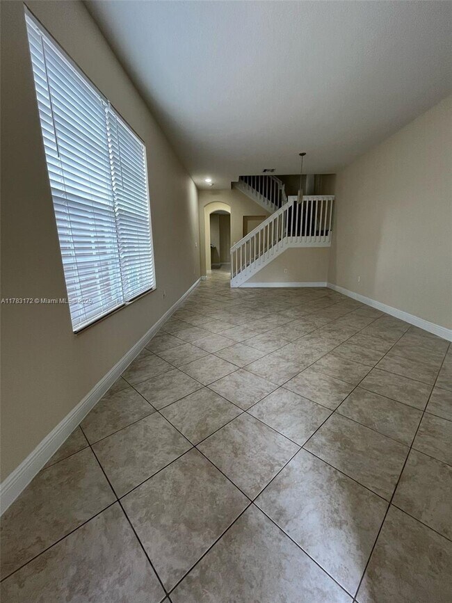 Building Photo - 6965 Julia Gardens Dr