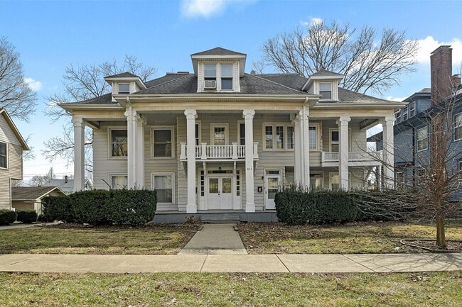 Building Photo - 611 W University Ave