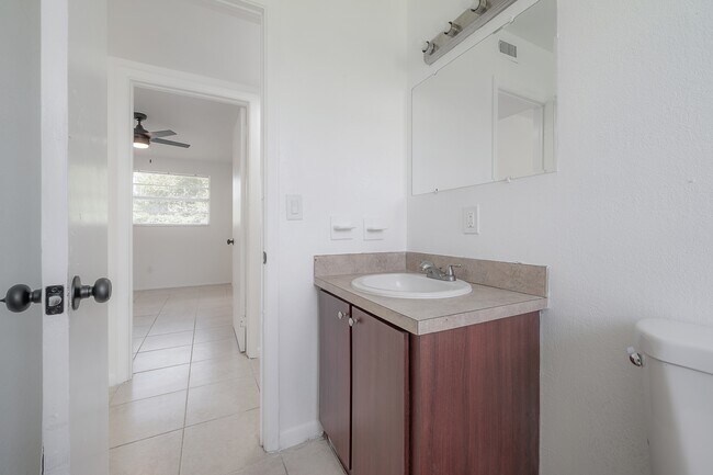 Building Photo - 4710 S 87th St